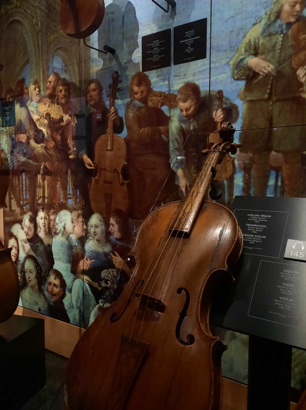 In aanloop van het project 50 Years Huelgas Ensemble vond altvioliste Esther van der Eijk nog meer tenorviolen in het Muziekinstrumentenmuseum Brussel.